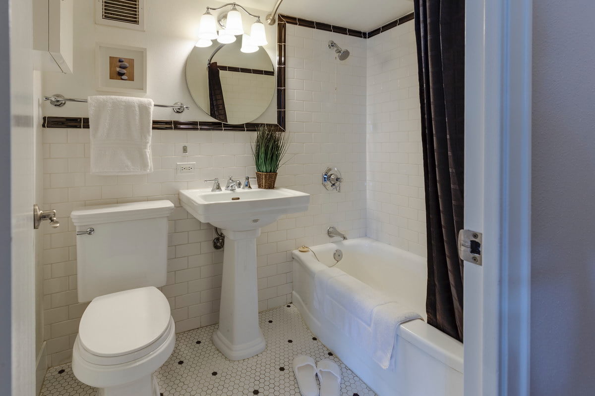 Read more about the article My kids clogged the toilet with toys. What can I do?